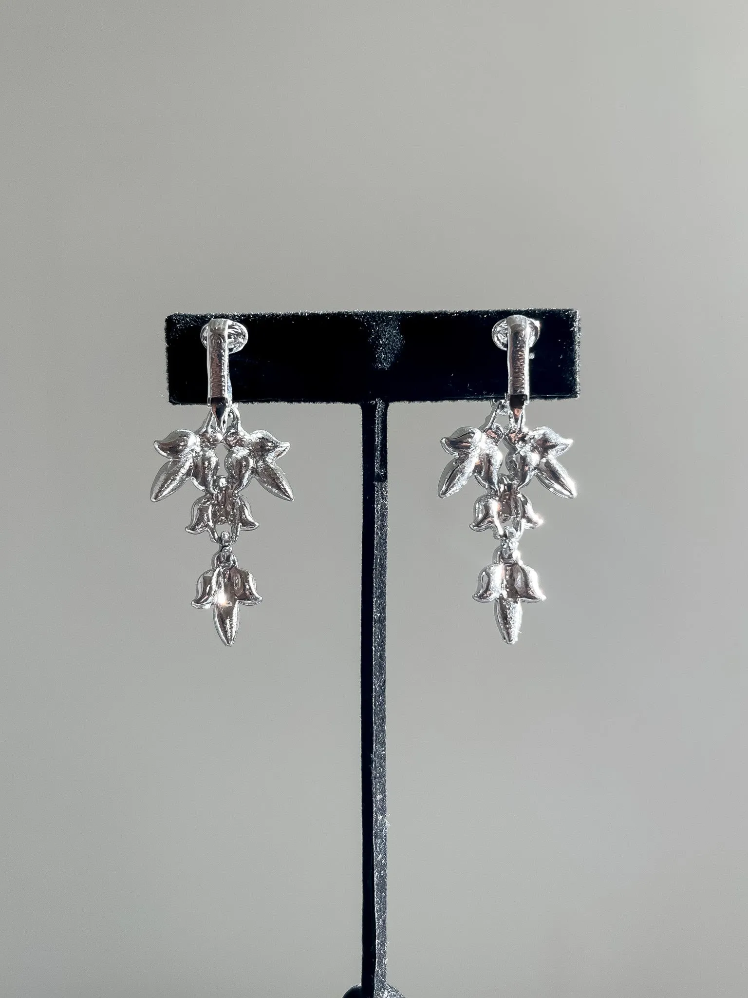 1950's Sarah Coventry Siver Rhinestone Leaf Clip-on Earrings