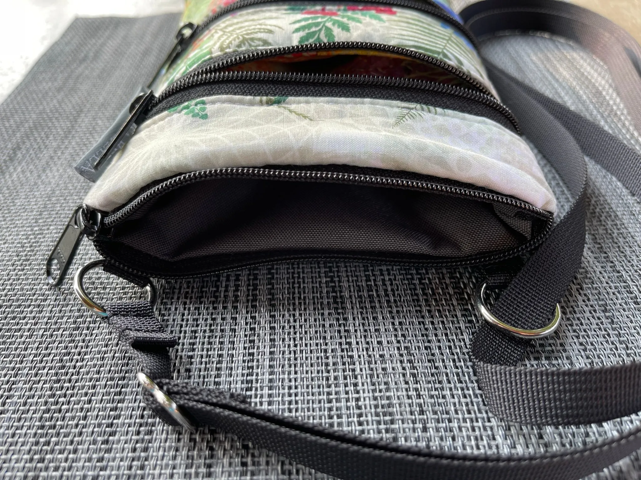 Travel Bags Crossbody Purse - Cross Body - Faux Leather - Tablet Purse - Black and White Daisy Doodles Fabric